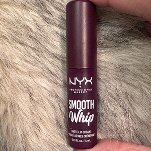 NYX Smooth Whip Matte Lip Cream in Shade Berry Bed Sheets
